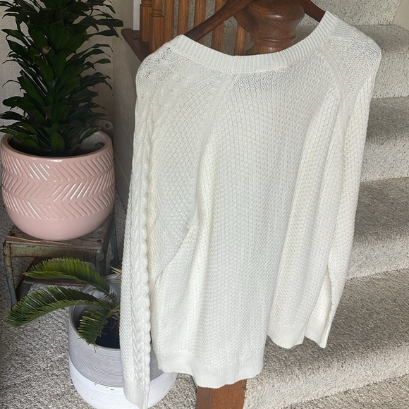 NWT Gap Cream Crewneck Cable Knit Sweater - Picture 6 of 9